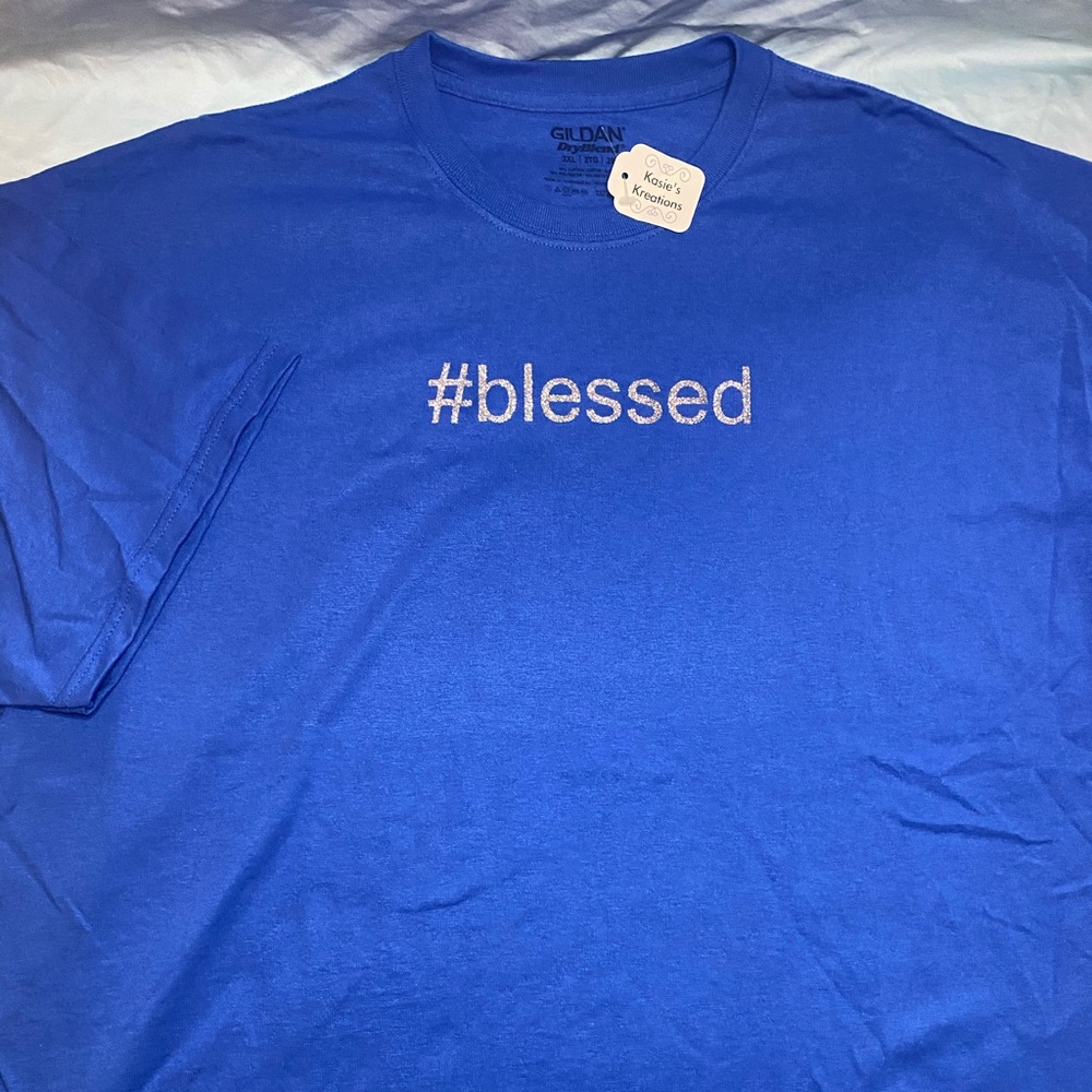 🍎🍎NEW!! 2XL Graphic Tees, your choice